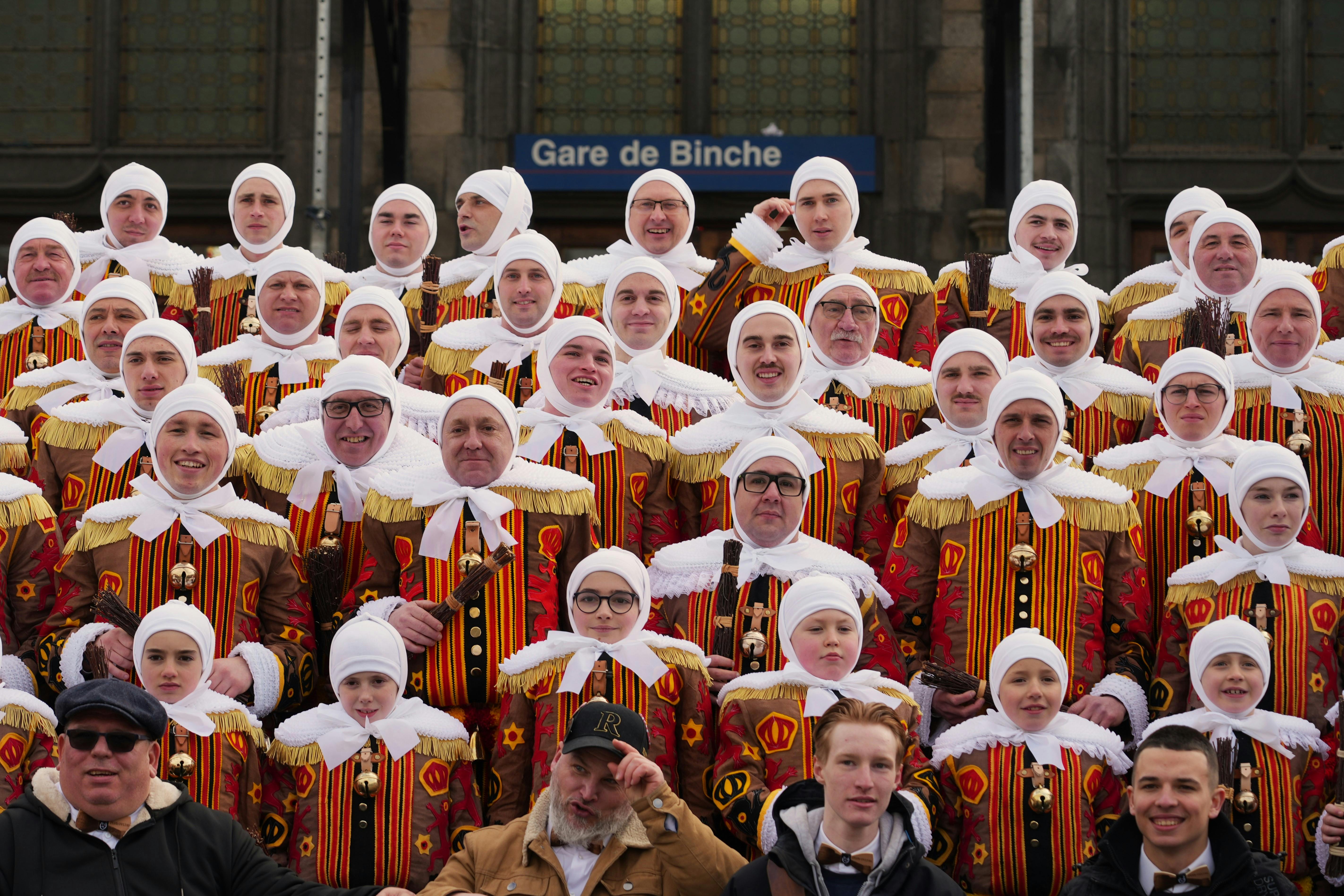 Personne déguisée pour le carnaval de Binche